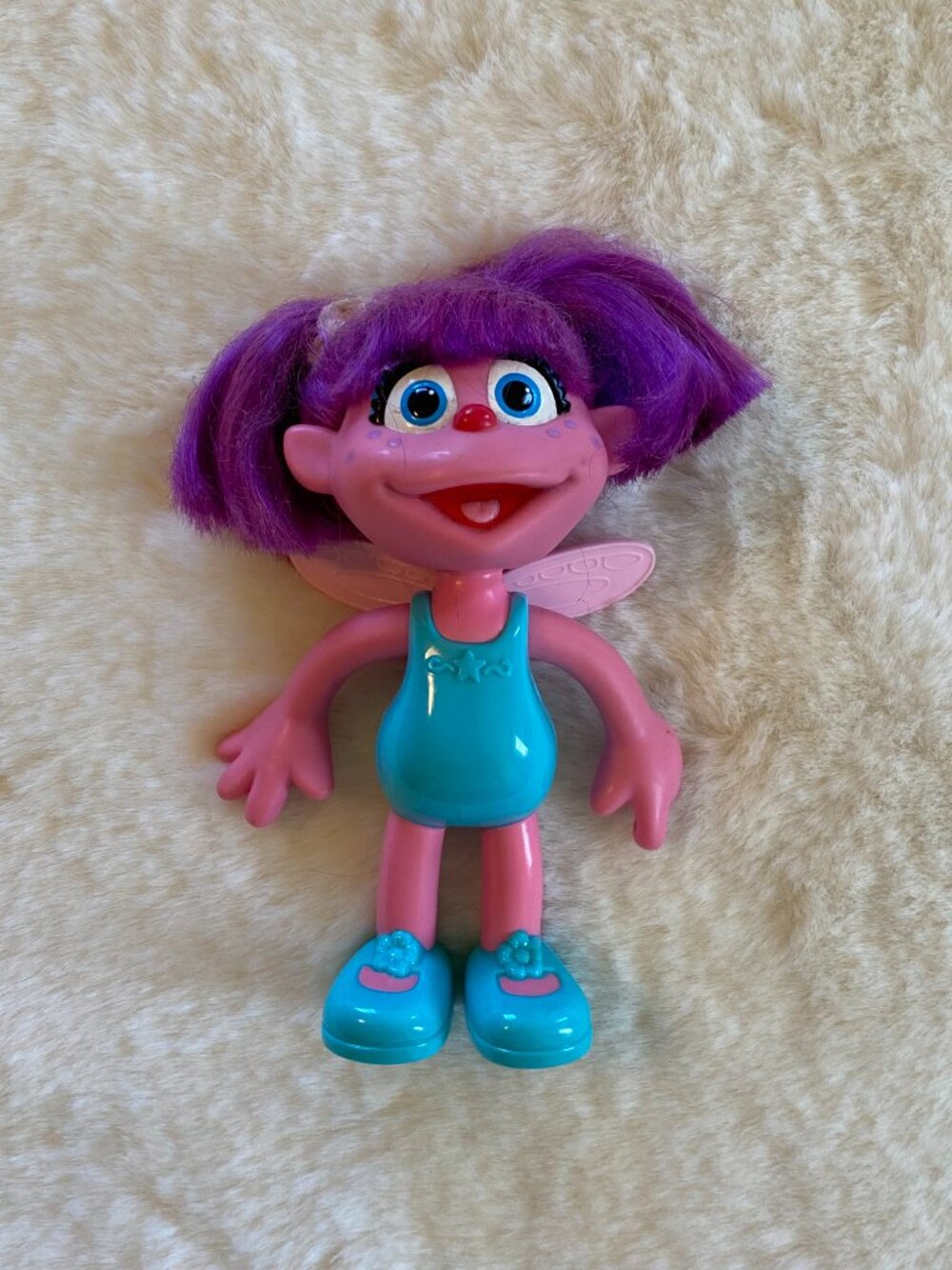 Sesame Street Abby Cadabby 6-inch Doll with 3 Snap-On Outfits Dress Up - Picture 4 of 14